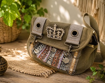 Bolsa transversal vintage boho com alça ajustável.