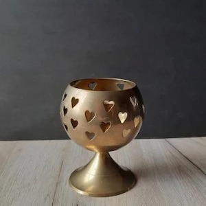 Vintage koperen kandelaar met hartjes, verzamelobjecten, vintage messing decor