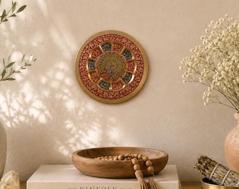 Plato antiguo de latón esmaltado con forma de pavo real, adorno de pared indio.