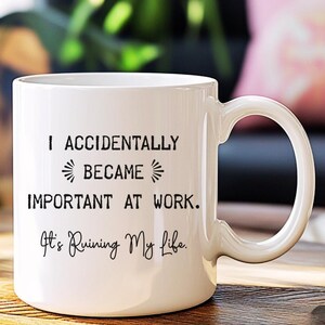 Funny Work Mug I Accidentally Became Important At Work Mug Coworker Promotion Gag Gift Coffee Mug Boss Gift Sarcastic Work Mug For Employees afbeelding 12