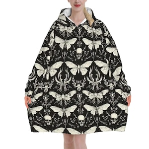 Gothic Skull Moth Blanket Hoodie, Black Witchy Black Wildflower Hooded Jumper, Long Sleeve Fashion Loungewear for Women
