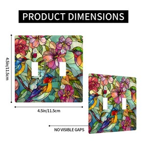 Puede incluir: Cubiertas de interruptores de luz decorativas con un dise&ntilde;o de vidrieras que representa p&aacute;jaros y flores. Las cubiertas miden 11,5 cm x 11,5 cm. El texto "PRODUCT DIMENSIONS" est&aacute; en la parte superior.