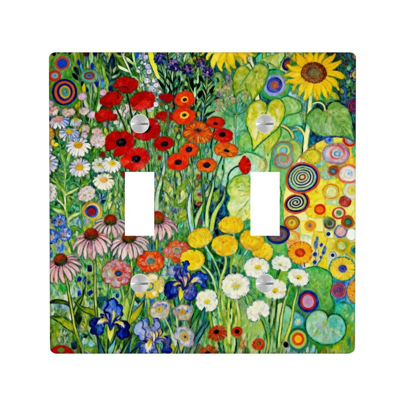 Puede incluir: Una cubierta decorativa para interruptor de luz doble con un dise&ntilde;o floral vibrante. La obra de arte presenta una colorida variedad de flores, incluyendo amapolas rojas, girasoles e iris, sobre un fondo verde. La cubierta tiene dos aberturas para interruptores y tornillos plateados.