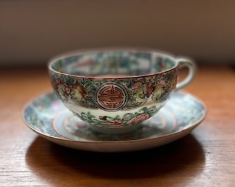 Taza y platillo antiguos chinos de porcelana Rose Famille, fabricados en China, de color blanco hueso, década de 1900.