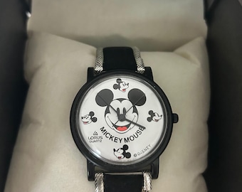 Vintage Lorus Disney Mickey Rotating Through The Years  Quartz Women Wrist Watch s-l400.jpg main image 4
