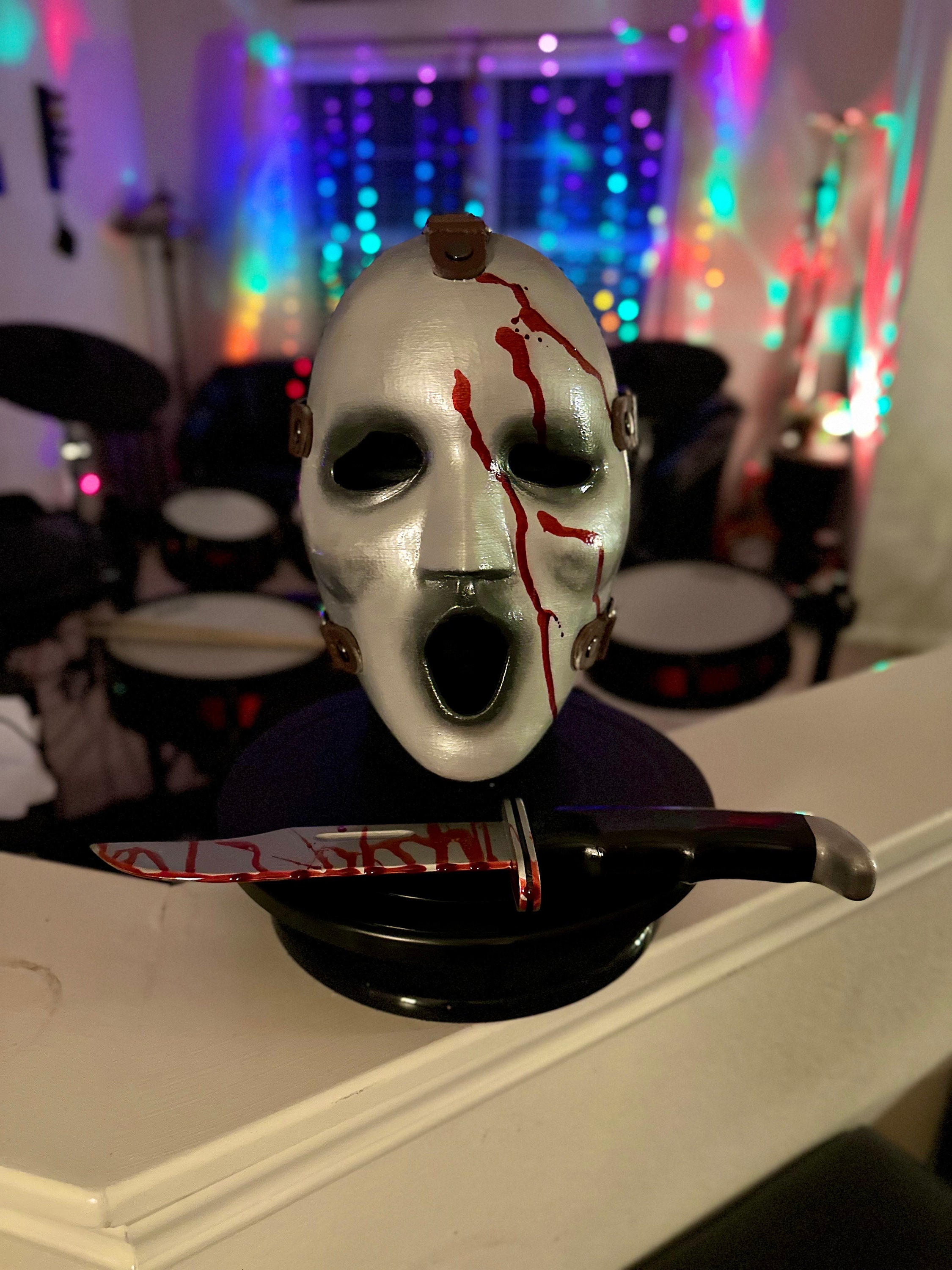 Réplica de máscara e faca Ghostface de Brandon James MTV (com sangue)
