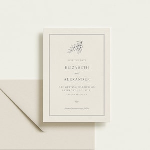 Puede incluir: Tarjeta de guardar la fecha con un diseño floral sencillo. La tarjeta dice "Save the Date, Elizabeth y Alexander se casan el sábado 21 de agosto, Laguna Beach, CA. Invitación formal a seguir."