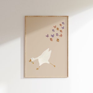 Póster de ganso tonto para pared, bonito póster de ganso, decoración de guardería para niña, póster de animal de granja beige para habitación de niña, arte de pared de mariposa, impresión para habitación de niño