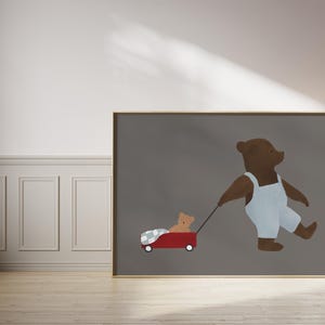 K&ouml;nnte beinhalten: Ein brauner B&auml;r in blauer Latzhose zieht einen roten Wagen mit einem kleineren braunen B&auml;ren darin. Der Wagen hat eine wei&szlig;-blaue karierte Decke drin. Das Bild ist auf grauem Hintergrund.