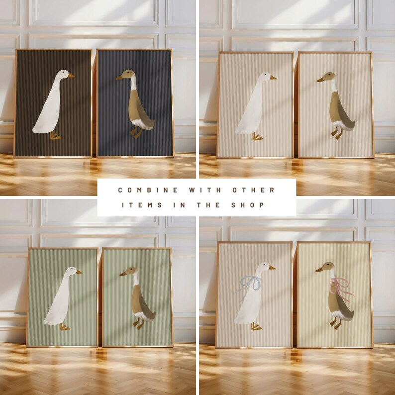 Pode incluir: Um conjunto de impress&otilde;es art&iacute;sticas emolduradas com ilustra&ccedil;&otilde;es de patos. Os patos s&atilde;o retratados em v&aacute;rias cores e poses, alguns com acess&oacute;rios como la&ccedil;os. O fundo das impress&otilde;es tem um padr&atilde;o de listras verticais. O texto "COMBINE WITH OTHER ITEMS IN THE SHOP" &eacute; vis&iacute;vel.