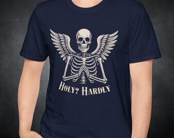 Maglietta gotica con scheletro alato, Holy-Hardly, divertente maglietta con umorismo nero, maglietta unisex Gildan Softstyle, regalo gotico per amici sarcastici