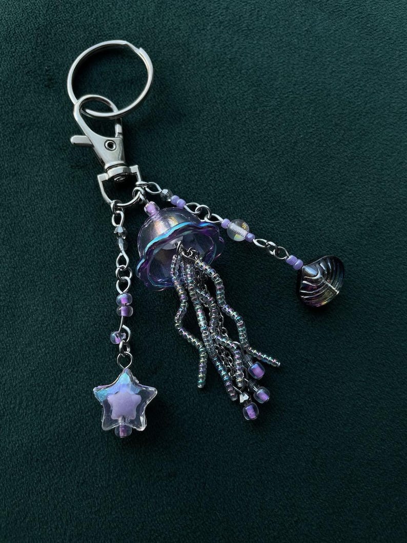 Llavero de medusa hecho a mano con cuentas / Llaveros divertidos Purple (NEW)
