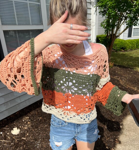 Gehäkelte Blumen-Pullover