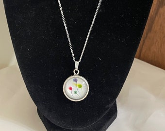 Collar de flores de plata