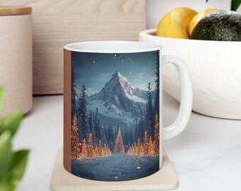 Tasse de nuit de forêt d'hiver | Pins, pins enneigés avec des lumières chaudes