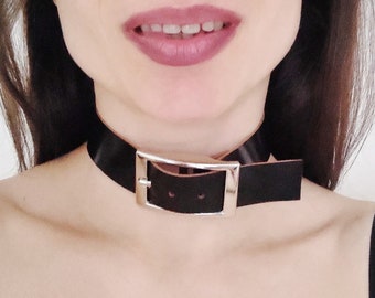 Gargantilha com fivela de couro preto: colar minimalista