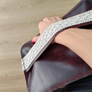 Cuero y encaje, Clutch de piel roja, Correa de encaje, Bolso de mano pequeño, Estuche con cremallera, Clutch de encaje, Bolso de mano de piel, Asa de correa de piel