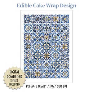 Puede incluir: Un diseño digital para una envoltura comestible para pasteles. El diseño presenta un patrón repetitivo de baldosas florales azules, amarillas y blancas. La imagen incluye el texto "Edible Cake Wrap Design", "DESCARGA DIGITAL 3 ARCHIVOS INCLUIDOS", y "PDF A4 & 21,6 x 27,9 cm / JPG / 300 DPI".