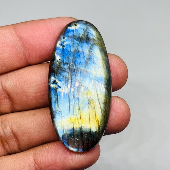 虹色に輝くブルーフラッシュラブラドライトカボション：天然宝石