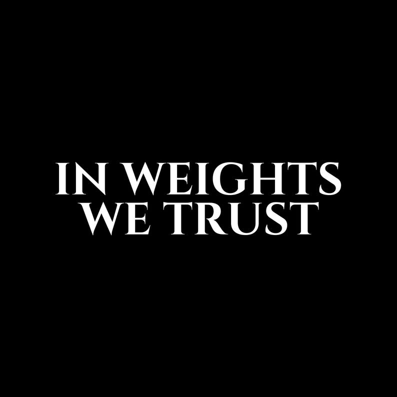 Divertente maglietta con IA, maglietta grafica "In Weights We Trust", regalo per appassionati di apprendimento automatico, maglietta nera unisex, HaloSignal immagine 1
