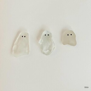Tarjeta de felicitación con fantasmas de arte de vidrio marino / Halloween / Obras de arte únicas y genuinas hechas a mano, objetos encontrados en Sídney, Australia