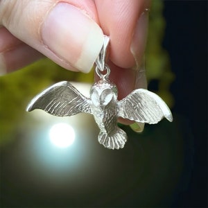 Sterling silver flying owl pendant / Barn owl necklace / Owl Totem