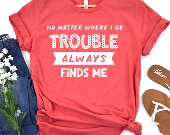No importa dónde vaya, los problemas siempre me encuentran camisa, soy camisa de problemas, camisas de parejas divertidas, camisa cortada para el circuito
