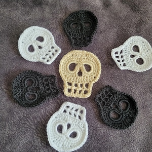 PATTERN Skull - Halloween Decoration- Crochet - PDF Crochet Pattern with Photo Tutorial and Diagram- Digital download amigurumi