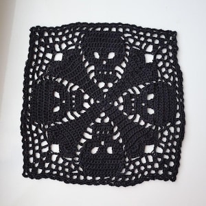 Gothic Skull Crochet Doily – Handmade Black Skull Lace Table Decor – Halloween Crochet Home Decoration