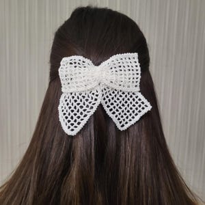 Crochet hair bow / crochet hair clip / white hair bow / Barrettes bow Clips / hair bow clip / minimalist hair bow / hair bows / handmade bow