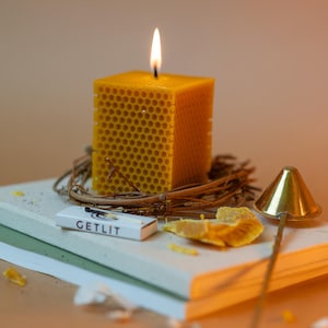 Decorative Candle Exclusive Interior Beeswax Pillar Candle Honeycomb eco friendly gift handmade barrel shape beeswax candle rustic home deco