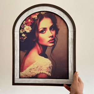 Ayten, la gitana con flores en el pelo. Cuadro enmarcado de alta calidad.