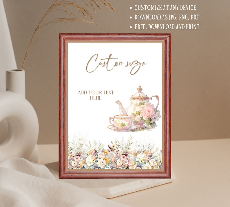 Op de afbeelding: Een printbaar bord met een aquarel-illustratie van een theepot en een theekopje met bloemmotieven. Het bord staat "Custom sign" en "Add your text here".