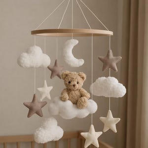 Teddybeer op maan Boucle wolk babymobiel baby mobiel, neutrale baby mobiel, Stars babywieg mobiel, wolken mobiel, minimalistische baby mobiel