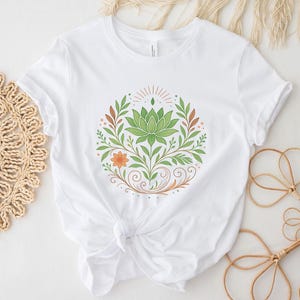 Lotusblumen-T-Shirt: Verspieltes Boho-Blumen-T-Shirt, Yoga-Shirt, Meditations-T-Shirt, Boho-Blumen-Shirt, Yoga-Geschenk für Sie, Mandala-Shirt