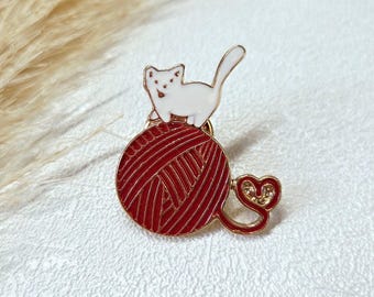 Pin - Anstecker - Anstecknadel - Brosche - Button- Clip - Katze mit Wollknäul