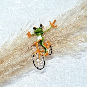 Pin - Anstecker - Pin - Anstecknadel - Brosche - Button- Clip - Frosch auf Fahrrad