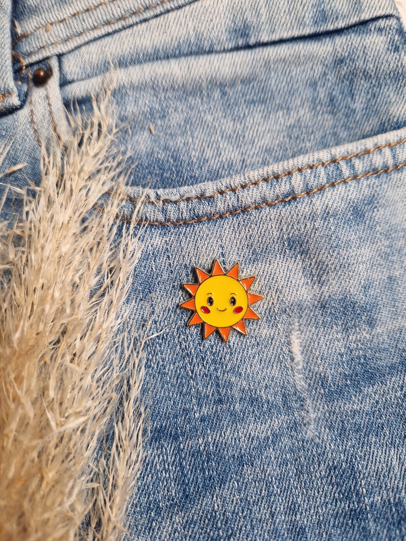 Neuer Pin Sonne Anstecker Pin Anstecknadel Brosche Button Clip Bild 7