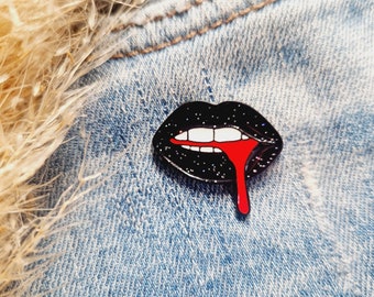 Neuer Pin Mund Lippen mit Blut - Anstecker - Pin - Anstecknadel - Brosche - Button- Clip