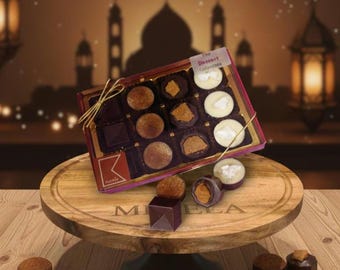 Personalisierter Akazienholz Kuchenständer mit Deckel | Hochzeit Tortenständer Geschenk | Gravierter Holzsockel | Dessert-Schokoladenbox enthalten