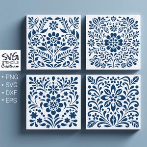 Puede incluir: Cuatro baldosas cuadradas blancas con diseños florales azul marino. Cada baldosa presenta un patrón simétrico diferente de flores, hojas y vides. El logotipo de SVG Stencils Creativim está en la esquina inferior izquierda.