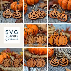 Peut inclure: Boucles d'oreilles en bois en forme de citrouille, parfaites pour Halloween. Les boucles d'oreilles pr&eacute;sentent des motifs de citrouilles sculpt&eacute;es avec diff&eacute;rentes expressions faciales et d&eacute;tails. Les boucles d'oreilles sont pr&eacute;sent&eacute;es avec des citrouilles en arri&egrave;re-plan.
