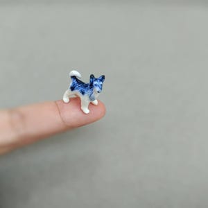 Miniature Siberian Husky Dog Ceramic Blue & White Animal Dog Action Figurine  For Dog Lovers Pet Collectible Home Decor