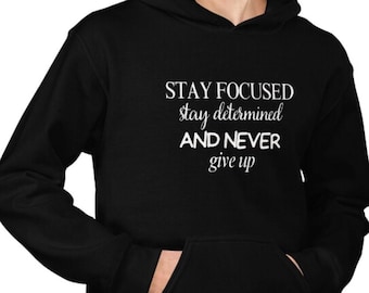 Sudadera con capucha motivacional Stay Focused: ropa urbana unisex inspiradora