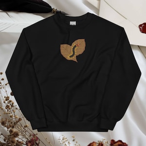 Cottagecore Embroidered Centipede Sweatshirt – Bug Lover Insect Aesthetic Hoodie, Nature-Inspired Unisex Pullover
