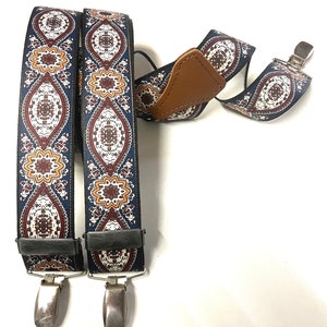 Eleganta hängslen, 3 klämmor, Y-form med motiv, finns i 2 färger.