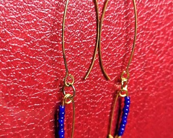 boucles d'oreilles pendantes FEMME GOTHIQUE BLEU - création originale moderne