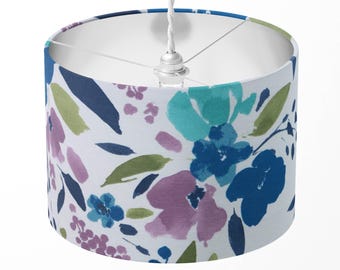 Paralume acquerello, paralume floreale blu, paralume a fiori lilla, paralume da tavolo, pavimento, soffitto, lampada a sospensione, stile boho, con pittura colorata pastello