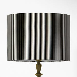 Paralume a righe nere, paralume a righe sottili, paralume contemporaneo, paralume a tamburo a righe monocromatiche per tavolo, soffitto, pavimento, camera da letto