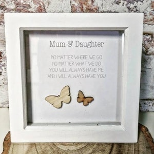 Cornice artistica con ciottoli per mamma e figlia: regalo sentimentale